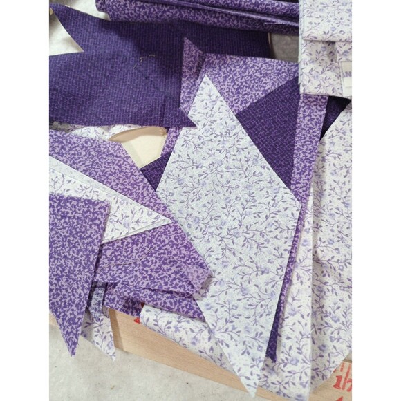 Easy Quilt Kit Carpenter’s Wheel by Debby Kratovil 32.5" Fabric Included - Picture 10 of 16